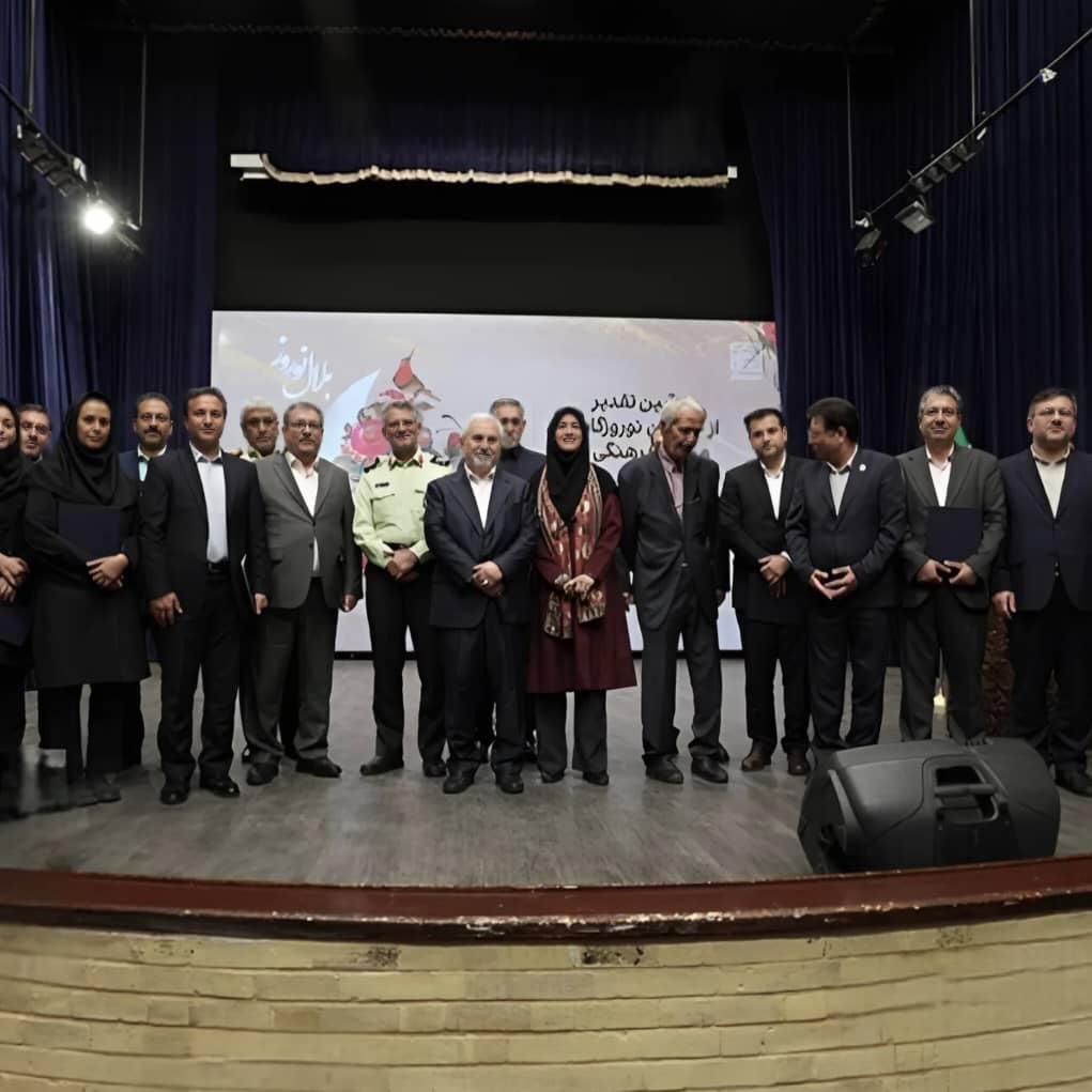 تقدیر از رییس کل موزه ملی ایران در آیین تقدیر از خادمان نوروزگاه های میراث فرهنگی ۱۴۰۴