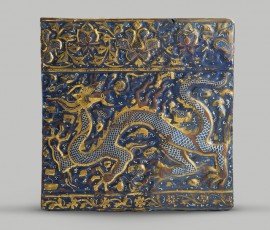 قطعه کاشی لاجوردی زراندود با نقش اژدها، تخت سلیمان، آذربایجان غربی